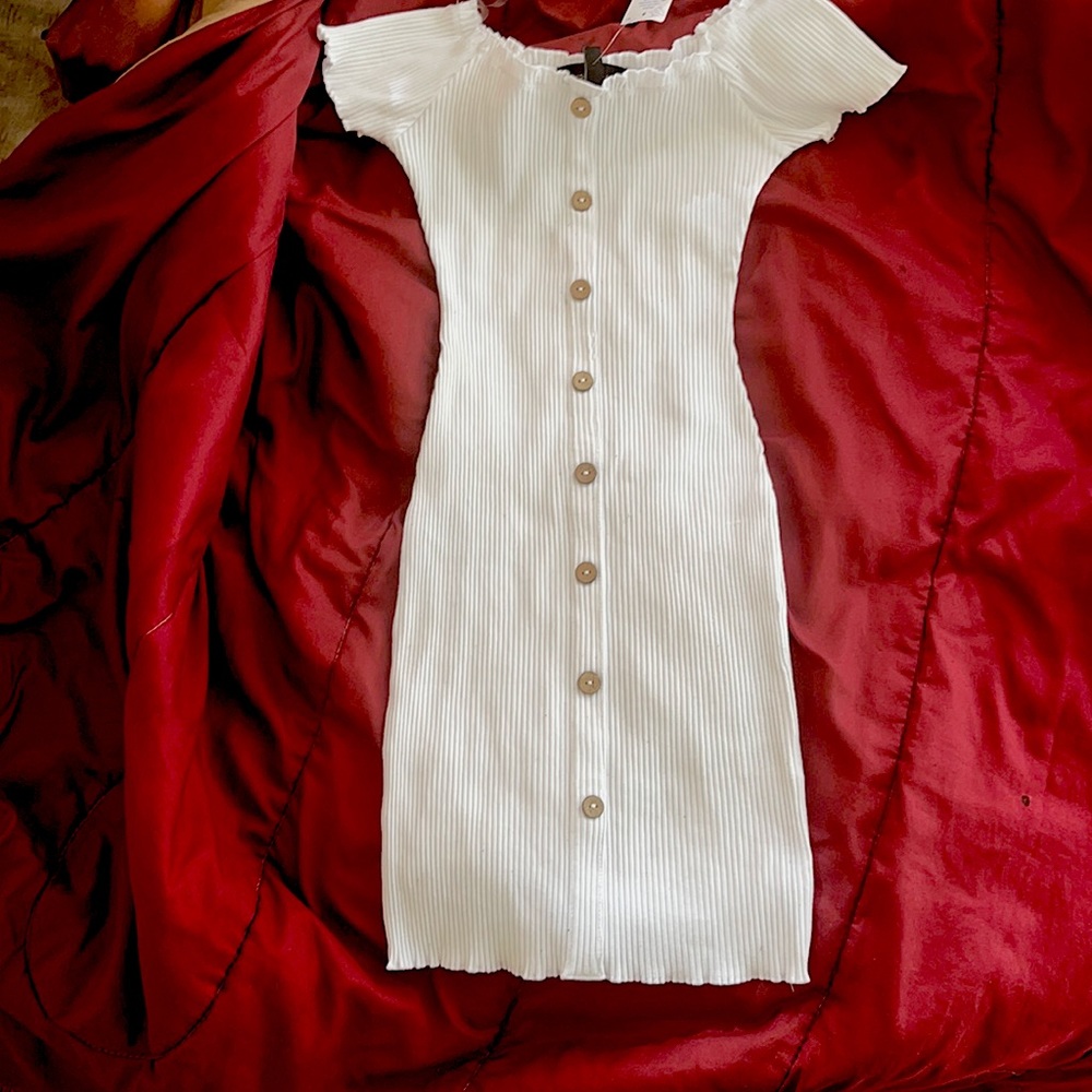 Nice shaped comfortable short dress.